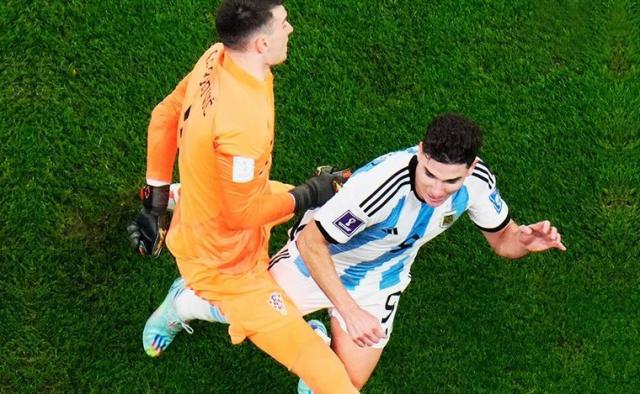 炸金花游戏-【争鸣】对克罗地亚 阿根廷的那个点球该不该判？